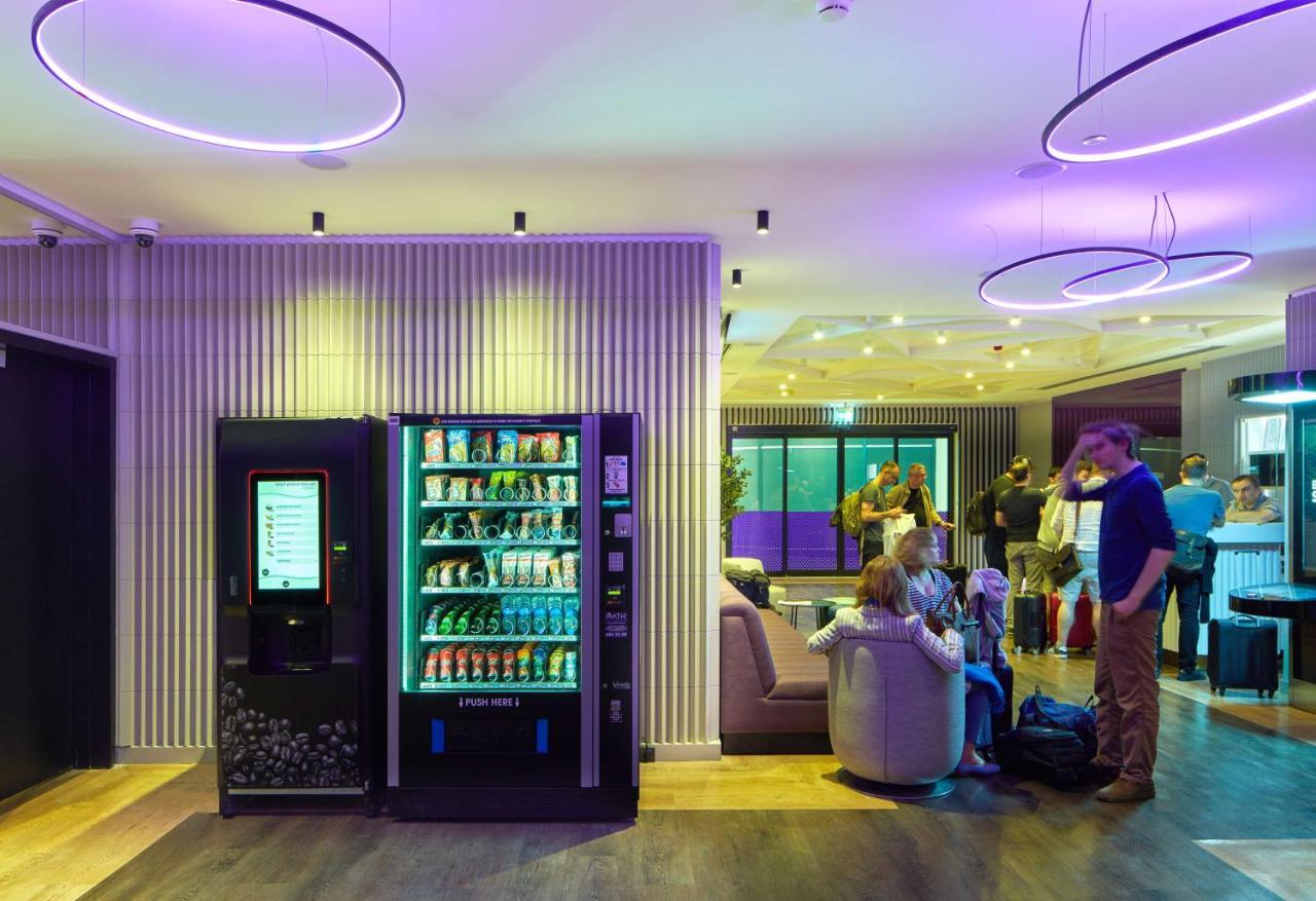 Yotelair Istanbul Airport, Duty Free - International Transit Area — Photos 2
